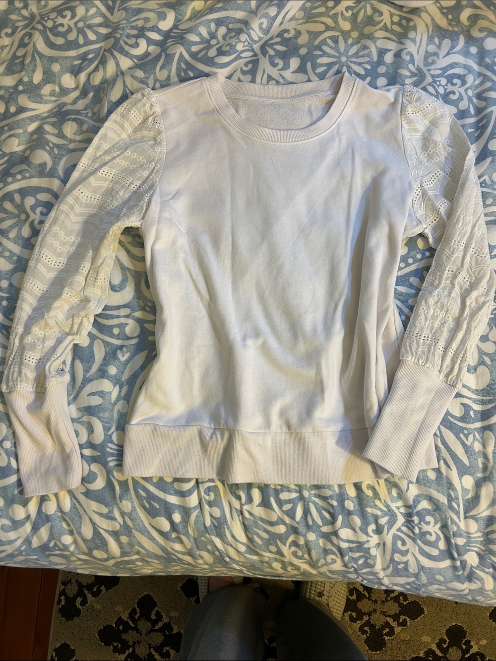Women's White Lace Sleeve Pullover Sweatshirt